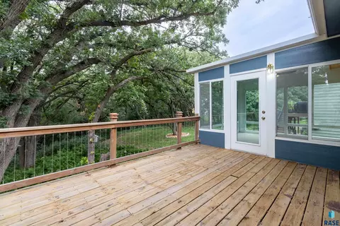 Exterior - 4209 E Shenandoah Trl, Sioux Falls, SD 57103 photo 9 of 19