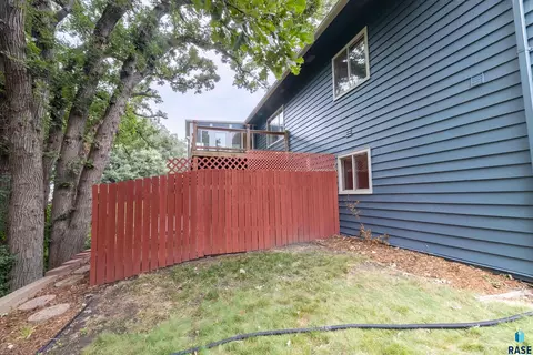 Exterior - 4209 E Shenandoah Trl, Sioux Falls, SD 57103 photo 7 of 19