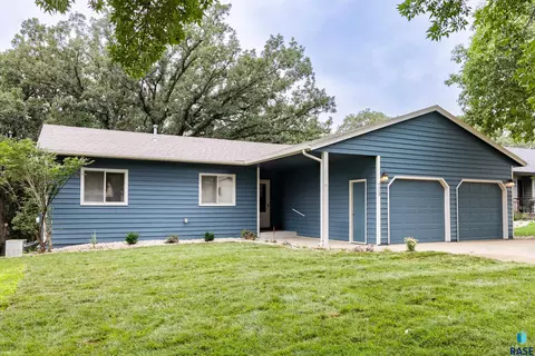 Exterior - 4209 E Shenandoah Trl, Sioux Falls, SD 57103 photo 1 of 19