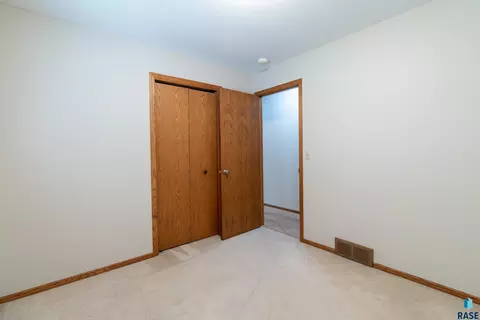 Bedroom - 4209 E Shenandoah Trl, Sioux Falls, SD 57103 photo 6 of 10