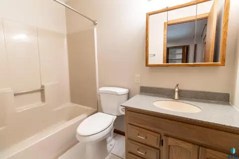 Bath - 4209 E Shenandoah Trl, Sioux Falls, SD 57103 photo 1 of 4