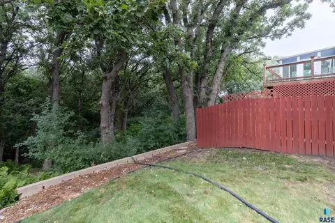 Exterior - 4209 E Shenandoah Trl, Sioux Falls, SD 57103 photo 6 of 19