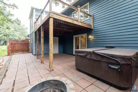 Exterior - 4209 E Shenandoah Trl, Sioux Falls, SD 57103 photo 14 of 19