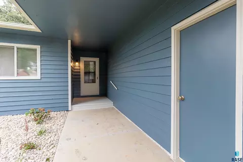 Exterior - 4209 E Shenandoah Trl, Sioux Falls, SD 57103 photo 3 of 19
