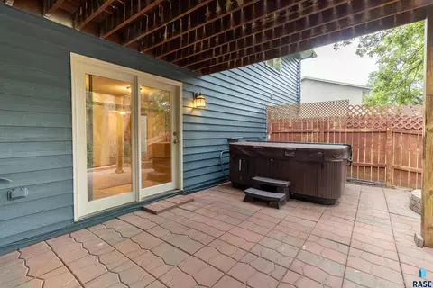 Exterior - 4209 E Shenandoah Trl, Sioux Falls, SD 57103 photo 18 of 19