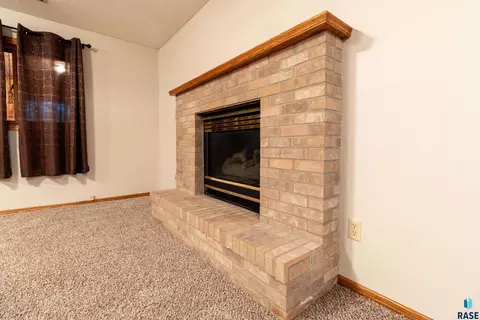 Living - 4209 E Shenandoah Trl, Sioux Falls, SD 57103 photo 8 of 8