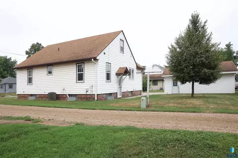 Exterior - S Cedar St, Lennox, SD 57039 photo 2 of 2