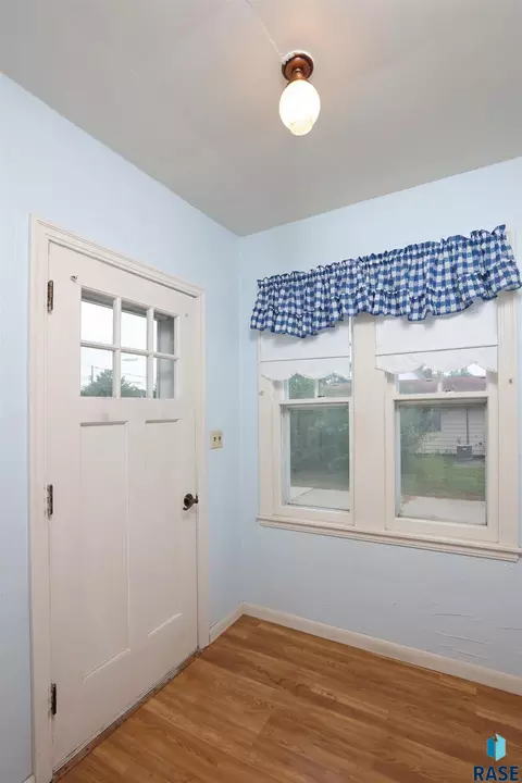 Entry Way - S Cedar St, Lennox, SD 57039 photo 2 of 2