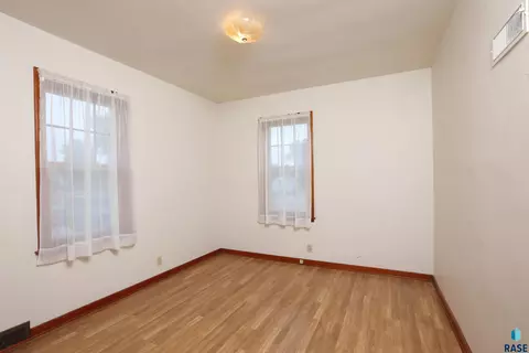 Bedroom - S Cedar St, Lennox, SD 57039 photo 1 of 2