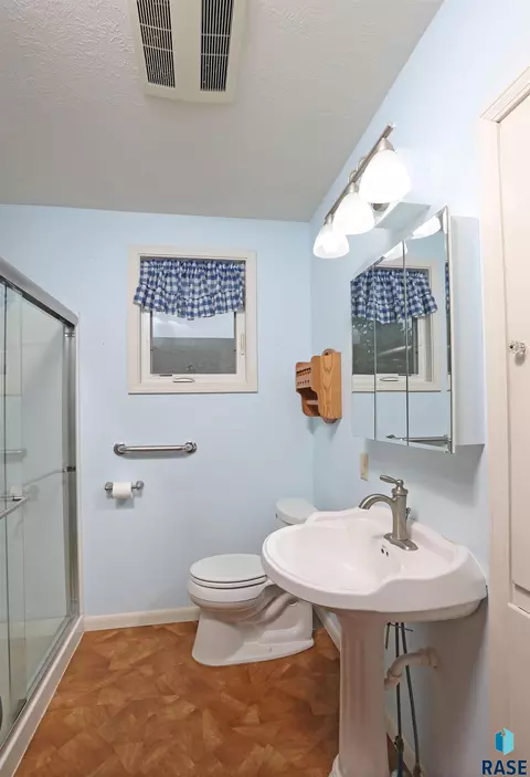 Bath - S Cedar St, Lennox, SD 57039 photo 1 of 1
