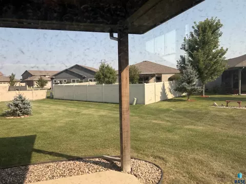 Exterior - 5101 E 61st St, Sioux Falls, SD 57108 photo 5 of 5