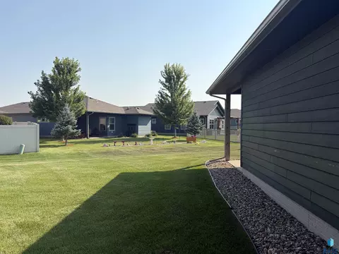 Exterior - 5101 E 61st St, Sioux Falls, SD 57108 photo 2 of 5