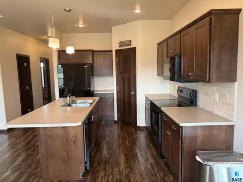 Kitchen - 5101 E 61st St, Sioux Falls, SD 57108 photo 1 of 3