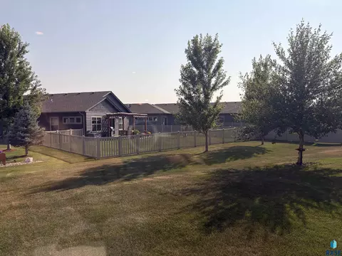 Exterior - 5101 E 61st St, Sioux Falls, SD 57108 photo 4 of 5