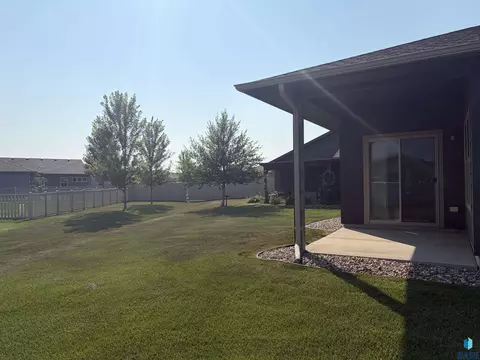 Exterior - 5101 E 61st St, Sioux Falls, SD 57108 photo 3 of 5