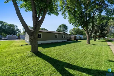 Exterior - Bobwhite Pl, Sioux Falls, SD 57107 photo 7 of 11