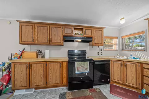 Kitchen - Bobwhite Pl, Sioux Falls, SD 57107 photo 3 of 5