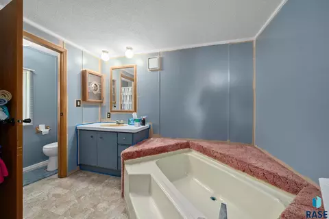 Bath - Bobwhite Pl, Sioux Falls, SD 57107 photo 5 of 6