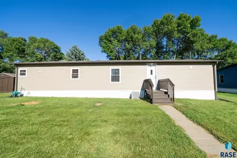 Exterior - Bobwhite Pl, Sioux Falls, SD 57107 photo 9 of 11
