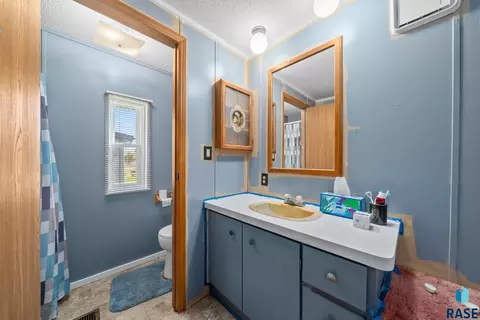 Bath - Bobwhite Pl, Sioux Falls, SD 57107 photo 4 of 6