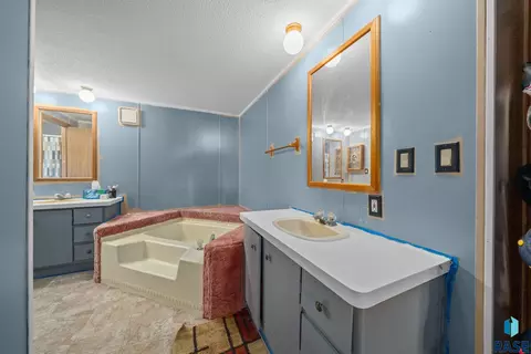 Bath - Bobwhite Pl, Sioux Falls, SD 57107 photo 2 of 6