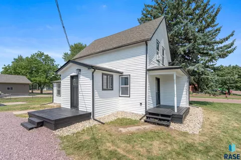 Exterior - 135 N Main Ave, Tea, SD 57064 photo 1 of 2