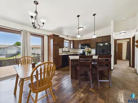6209 N Seubert Ave, Sioux Falls, SD 57104 photo 2