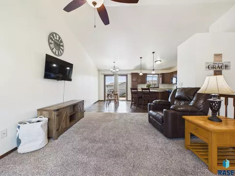 6209 N Seubert Ave, Sioux Falls, SD 57104 photo 10