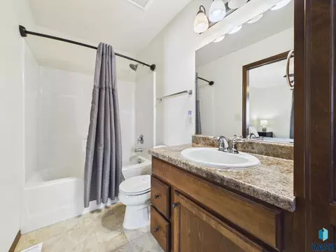 6209 N Seubert Ave, Sioux Falls, SD 57104 photo 12