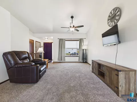 6209 N Seubert Ave, Sioux Falls, SD 57104 photo 3