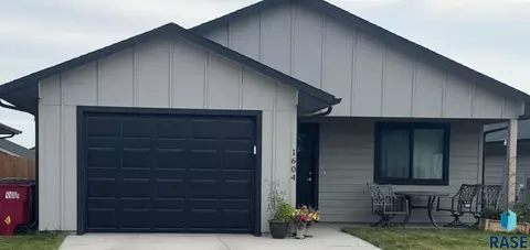 1604 N Tina Dr, Sioux Falls, SD 57110