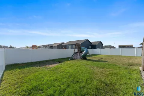 Exterior - 4024 S Sparta Ave, Sioux Falls, SD 57110 photo 6 of 6