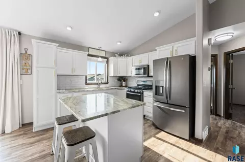 Kitchen - 4024 S Sparta Ave, Sioux Falls, SD 57110 photo 1 of 4