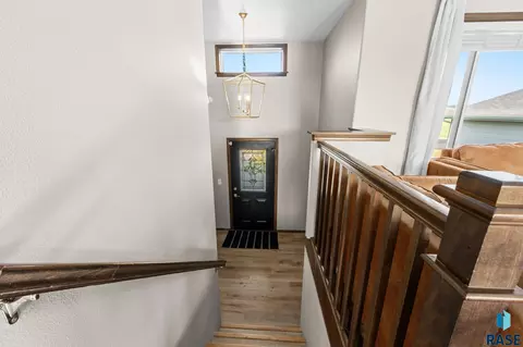 Entry Way - 4024 S Sparta Ave, Sioux Falls, SD 57110 photo 1 of 1