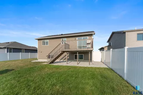 Exterior - 4024 S Sparta Ave, Sioux Falls, SD 57110 photo 2 of 6
