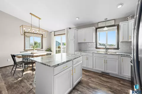 Kitchen - 4024 S Sparta Ave, Sioux Falls, SD 57110 photo 2 of 4