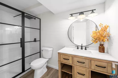 Bath - 4024 S Sparta Ave, Sioux Falls, SD 57110 photo 3 of 4