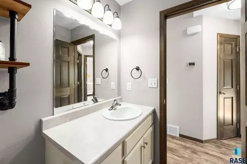 Bath - 4024 S Sparta Ave, Sioux Falls, SD 57110 photo 1 of 4