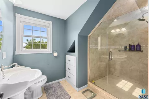 Bath - 317 N Harth Ave, Madison, SD 57042 photo 2 of 3