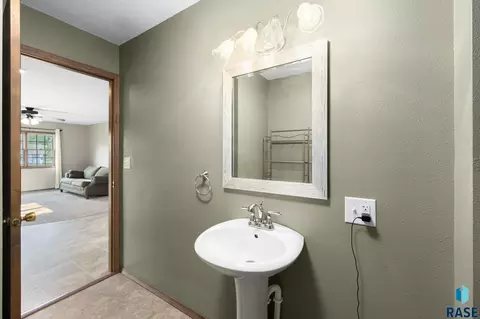 Bath - 317 N Harth Ave, Madison, SD 57042 photo 1 of 3