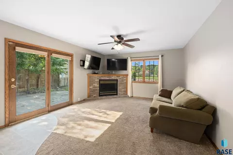 Living - 317 N Harth Ave, Madison, SD 57042 photo 7 of 8