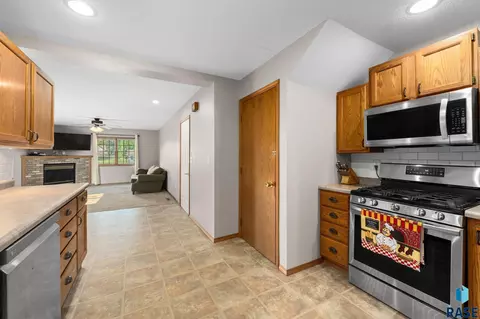 Kitchen - 317 N Harth Ave, Madison, SD 57042 photo 3 of 4