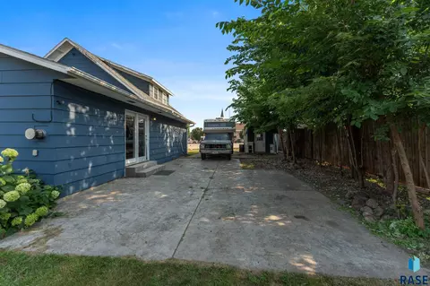 Exterior - 317 N Harth Ave, Madison, SD 57042 photo 11 of 12