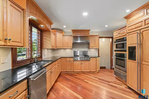 Kitchen - 301 E 32nd St, Sioux Falls, SD 57105 photo 2 of 2