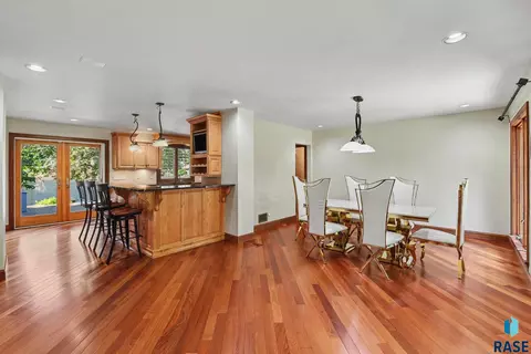 Dining - 301 E 32nd St, Sioux Falls, SD 57105 photo 1 of 2