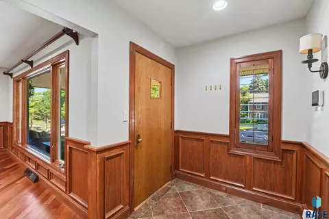 Entry Way - 301 E 32nd St, Sioux Falls, SD 57105 photo 1 of 1