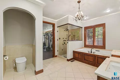Bath - 301 E 32nd St, Sioux Falls, SD 57105 photo 2 of 5