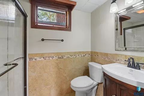Bath - 301 E 32nd St, Sioux Falls, SD 57105 photo 5 of 5