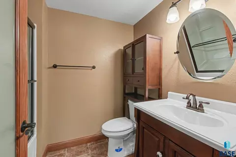 Bath - 301 E 32nd St, Sioux Falls, SD 57105 photo 4 of 5