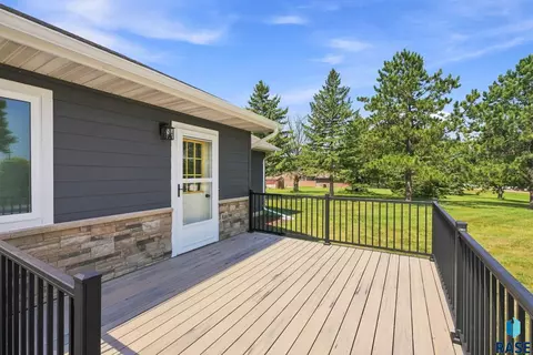 Exterior - 703 W 3rd St, Dell Rapids, SD 57022 photo 2 of 5